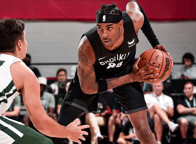 开云-赛前社区盾焦点战，瓦伦西亚门线救险，引发热议，年轻球员得到机会