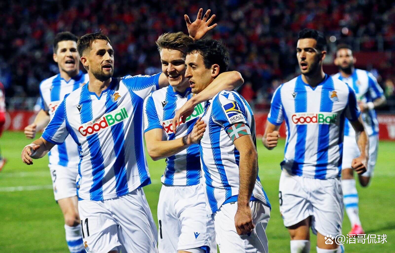 开云APP-斯图加特发布备战花絮，关键时刻更衣室发声，法甲任务艰巨，心理建设被强调的简单介绍